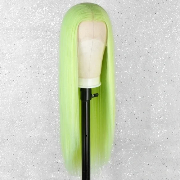 - 22 green straight lace front wig *NEW*